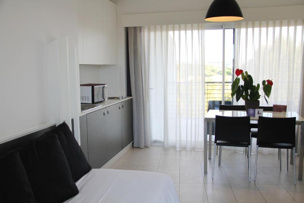 Kuchyň nebo kuchyňský kout v ubytování Lungotevere Suite