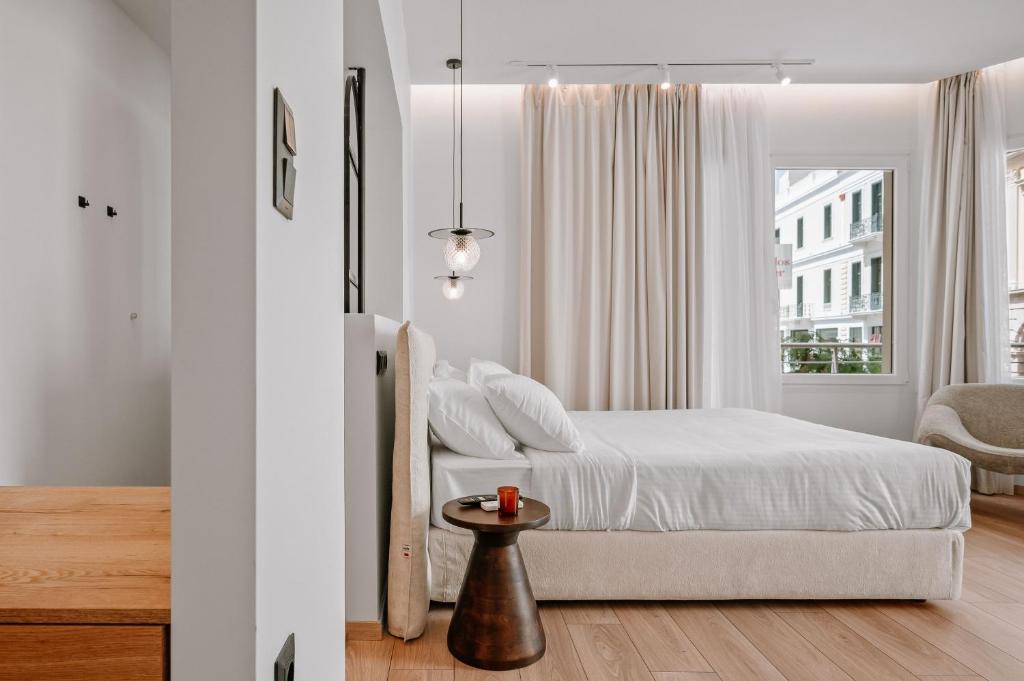 Postel nebo postele na pokoji v ubytování Plānis Str Urban Suites by Semavί