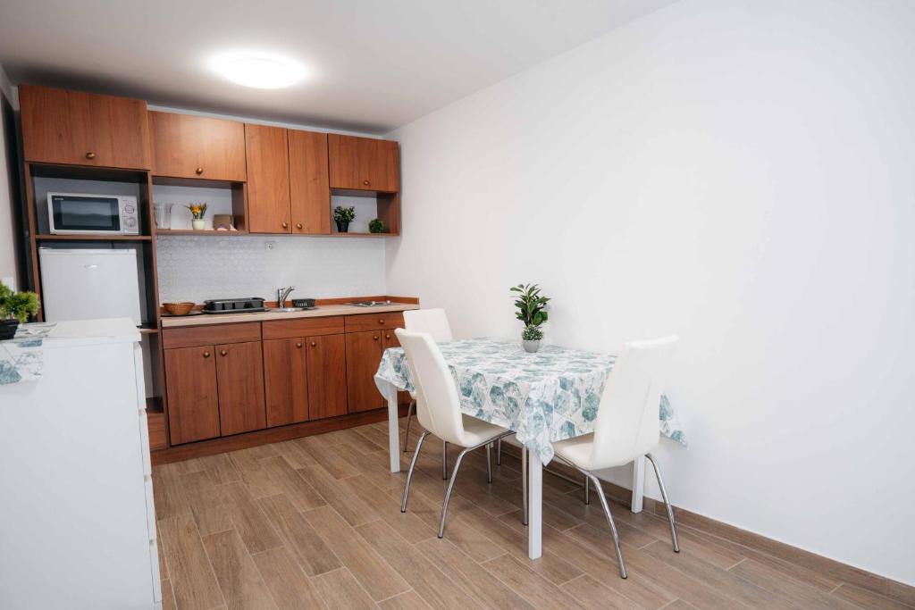 Kuchyň nebo kuchyňský kout v ubytování Kék-Ház Murau Centrum