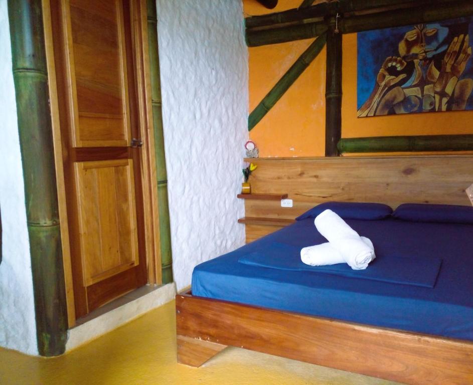 Postel nebo postele na pokoji v ubytování Hostal Yemayá Mompiche