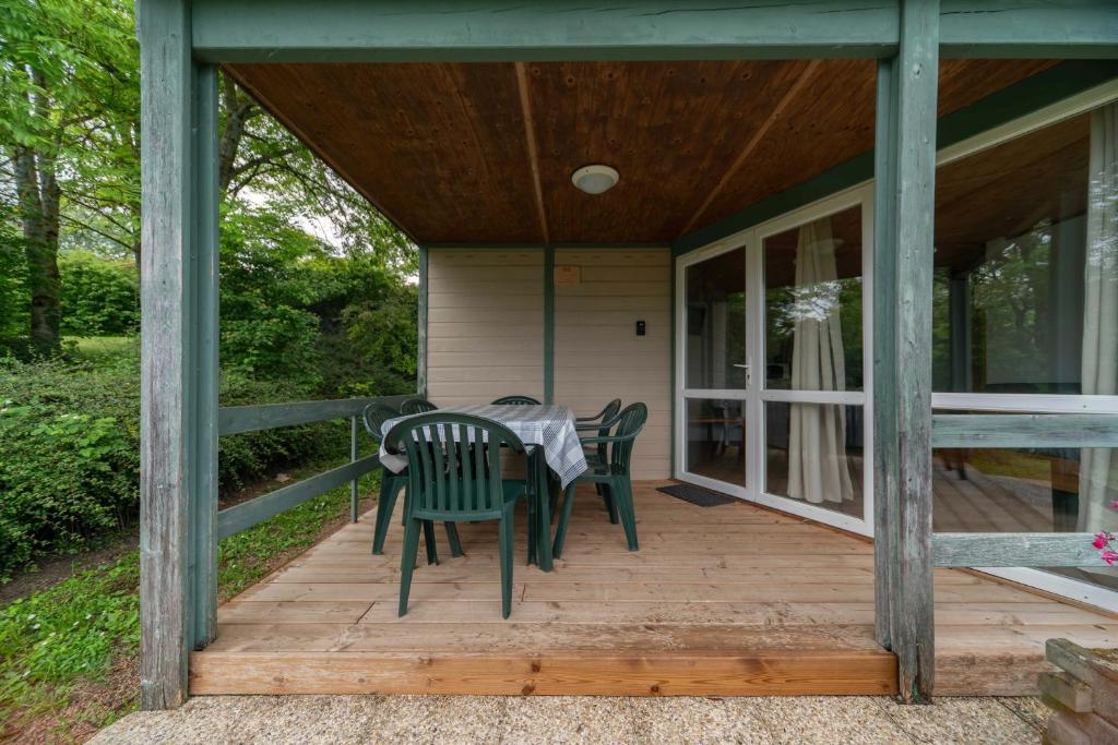 Camping Le Mont Libre - Cottage & espace nature - Gannat - Two-Bedroom Chalet