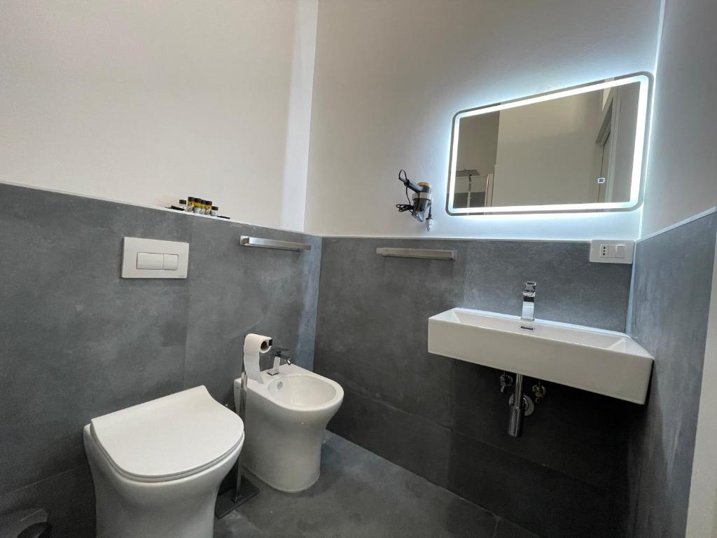 Koupelna v ubytování Le Cisterne Guest house Suite&Rooms
