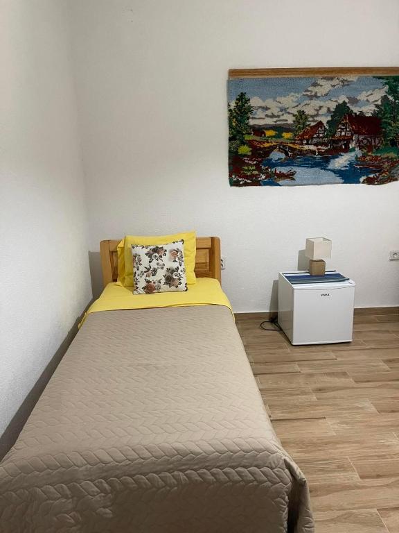 Postel nebo postele na pokoji v ubytování Visitor Yard