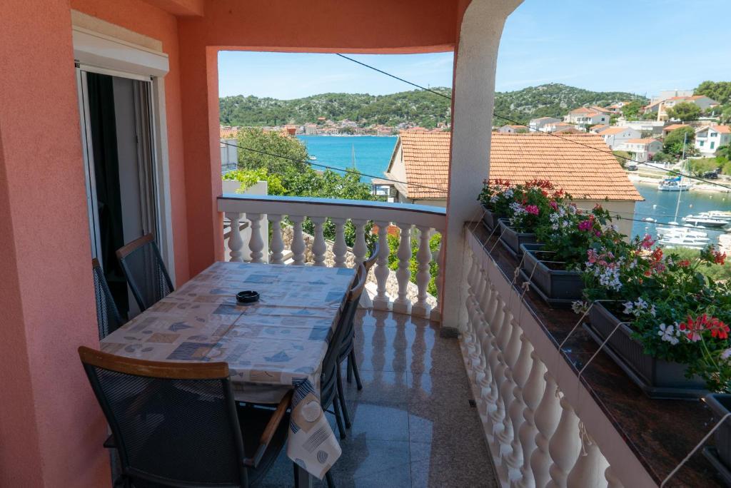 Apartments Zubcic - Two-Bedroom Apartment With Balcony