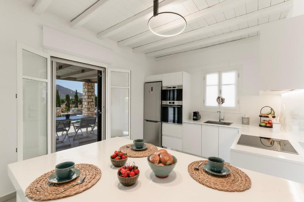 Kuchyň nebo kuchyňský kout v ubytování IL SOGNO VILLAS Paros