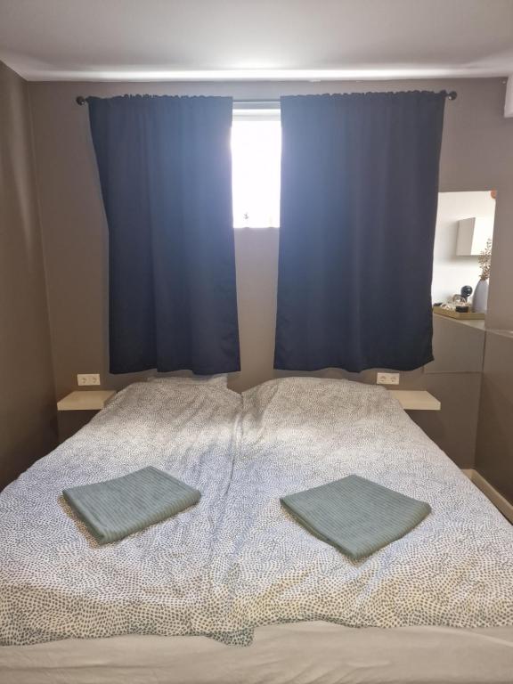 Postel nebo postele na pokoji v ubytování -Kaupangur 2,700 Egilsstaðir