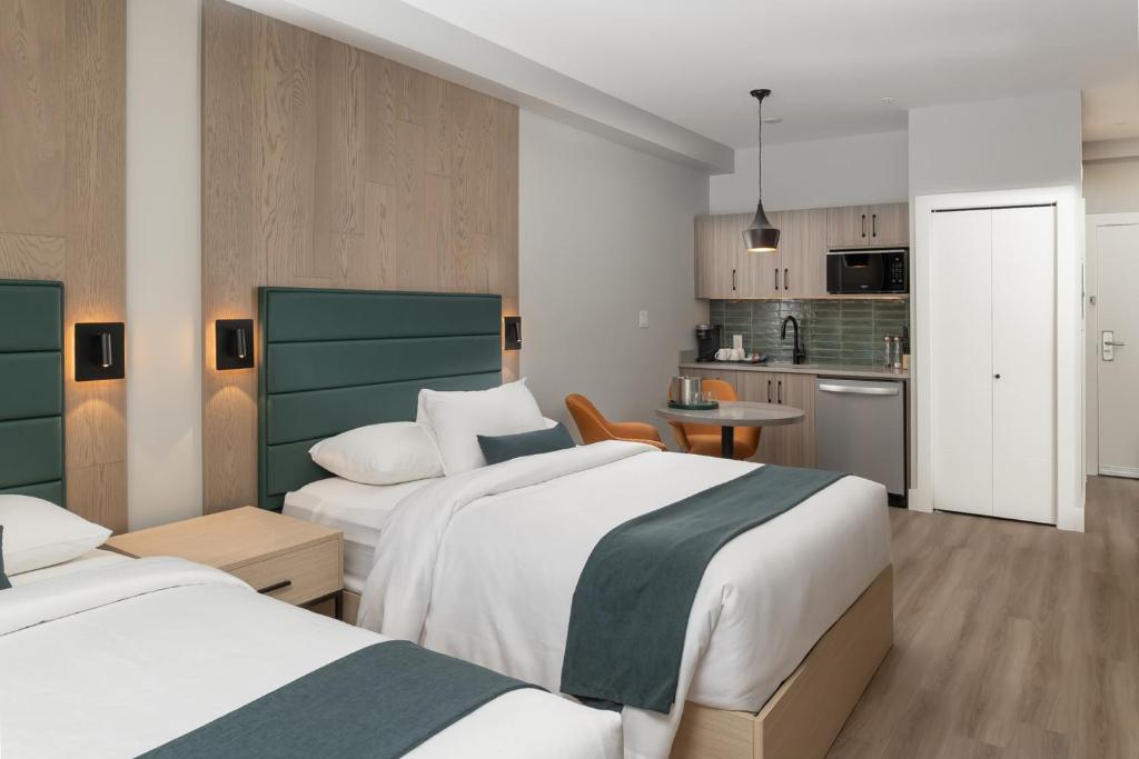 Postel nebo postele na pokoji v ubytování Harrison Beach Hotel