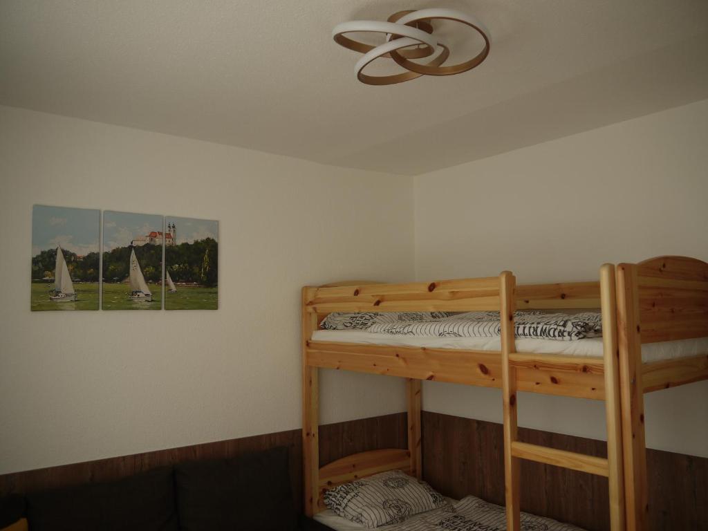 Posteľ alebo postele v izbe v ubytovaní Vízparti SAS Apartman Siófok