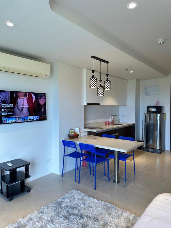 Kuchyň nebo kuchyňský kout v ubytování 7N-D Cozy Resort Tambuli Seaside Living