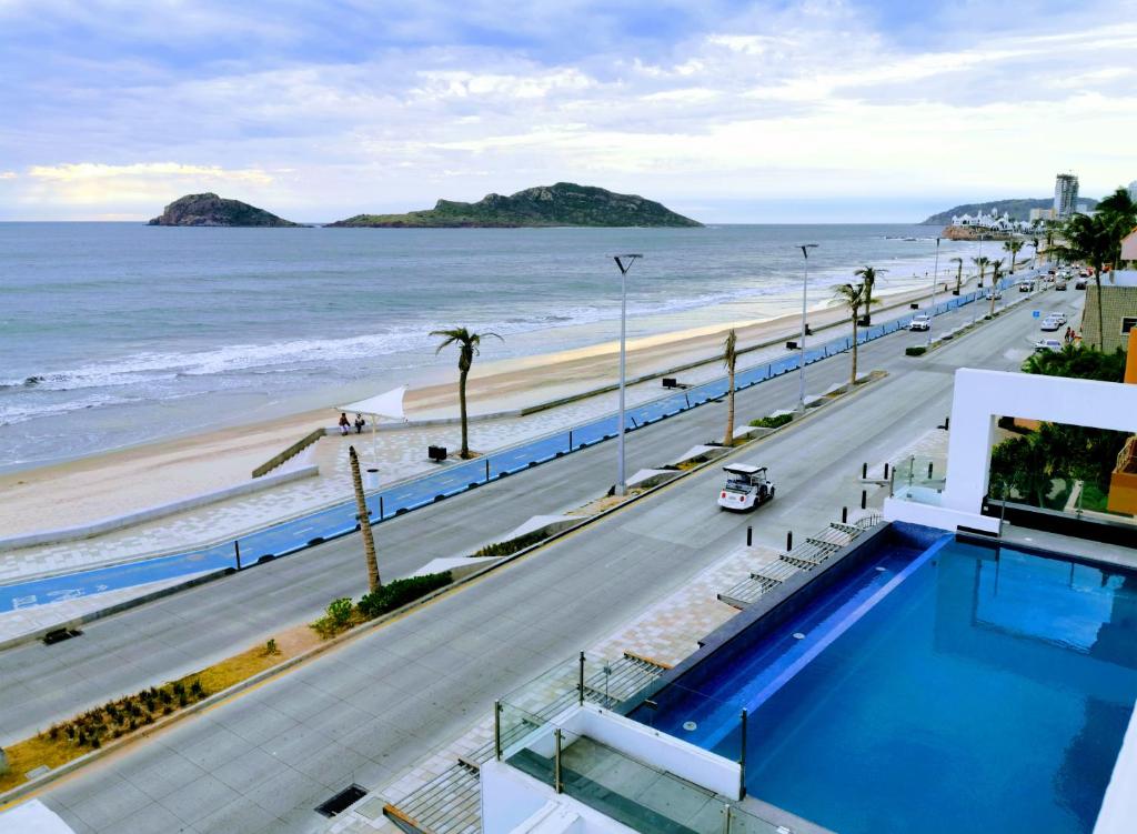 Hotel Coral Island ⭐⭐⭐ | Malecón Mazatlán