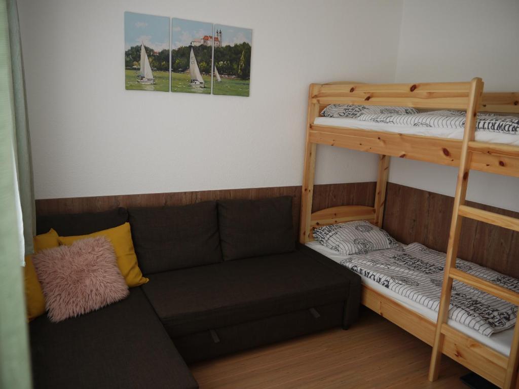 Posteľ alebo postele v izbe v ubytovaní Vízparti SAS Apartman Siófok