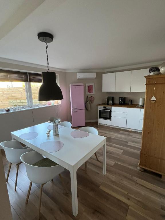 Kuchyň nebo kuchyňský kout v ubytování jygge- hyggelige Ferienwohnung