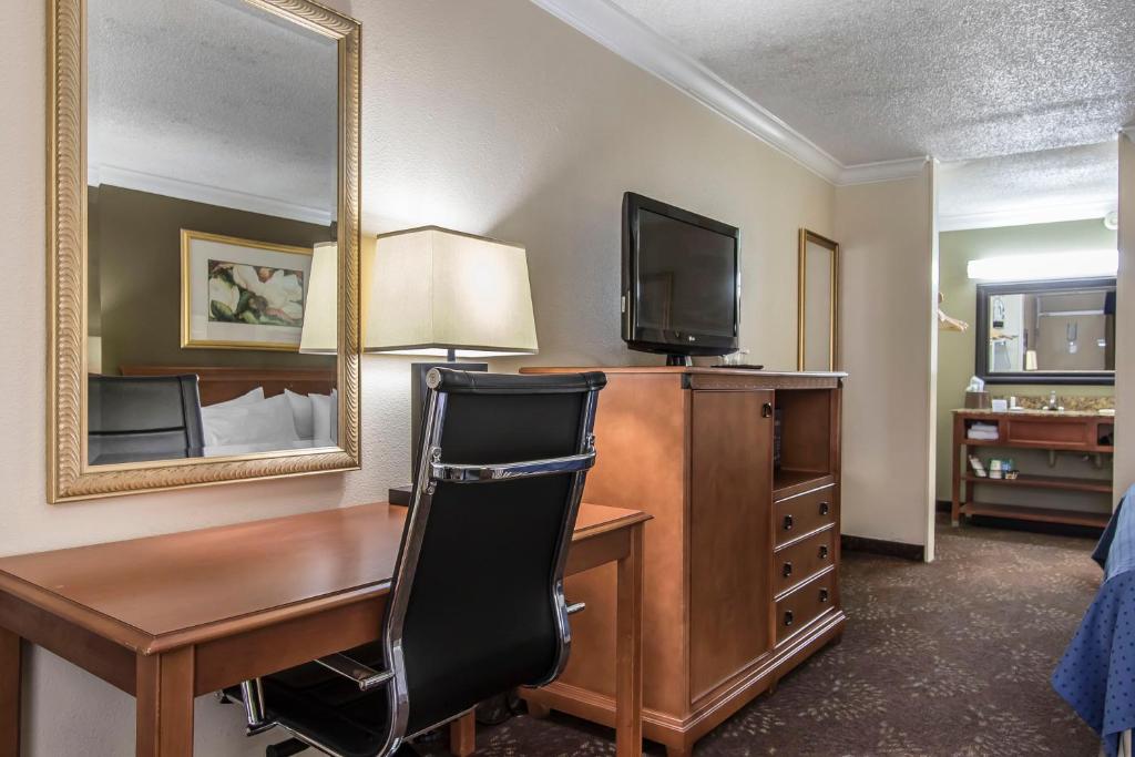 Quality Inn Morgan City - 王室 - 吸烟