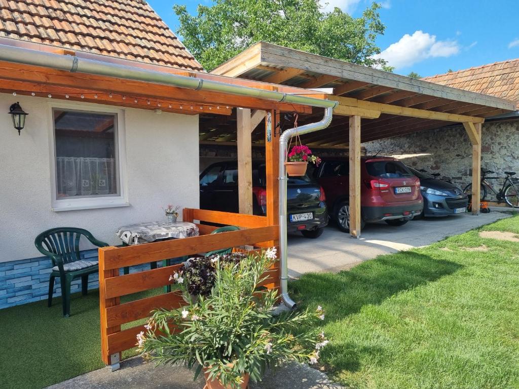 Vonkajšia záhrada v ubytovaní Napfény Apartman