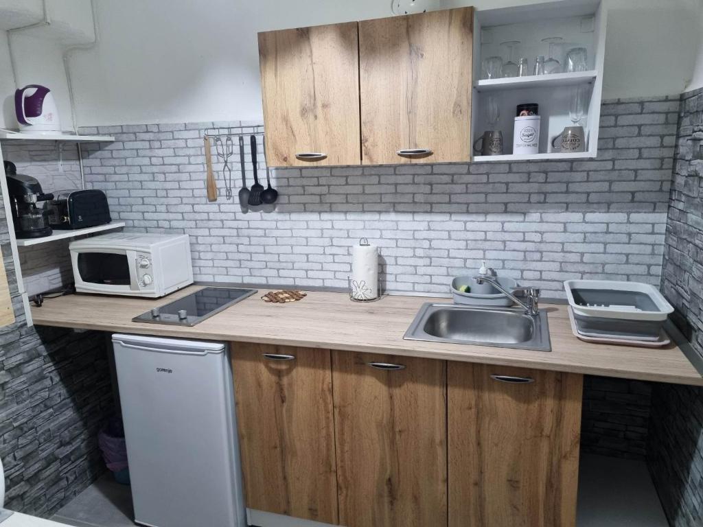 Kuchyňa alebo kuchynka v ubytovaní Napfény Apartman