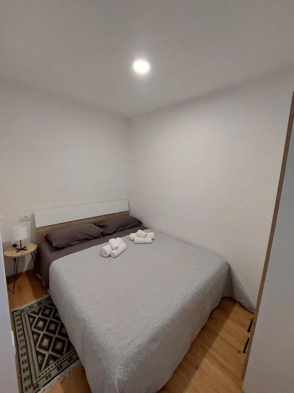 Ένα ή περισσότερα κρεβάτια σε δωμάτιο στο Lejka apartmani Srebrno jezero