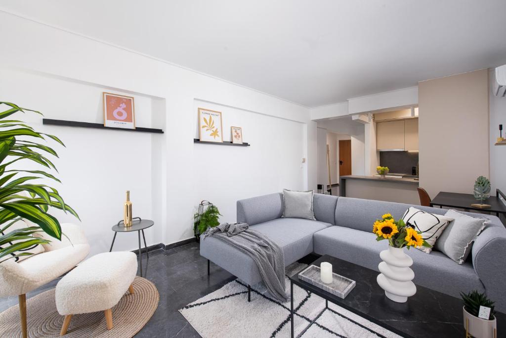 Χώρος καθιστικού στο Glyfada First Class Suite