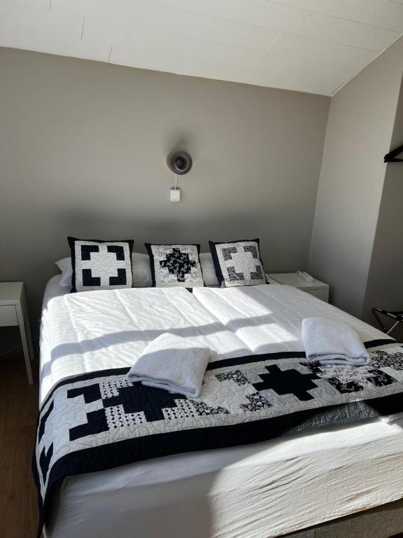 Postel nebo postele na pokoji v ubytování Sauðanes Guesthouse