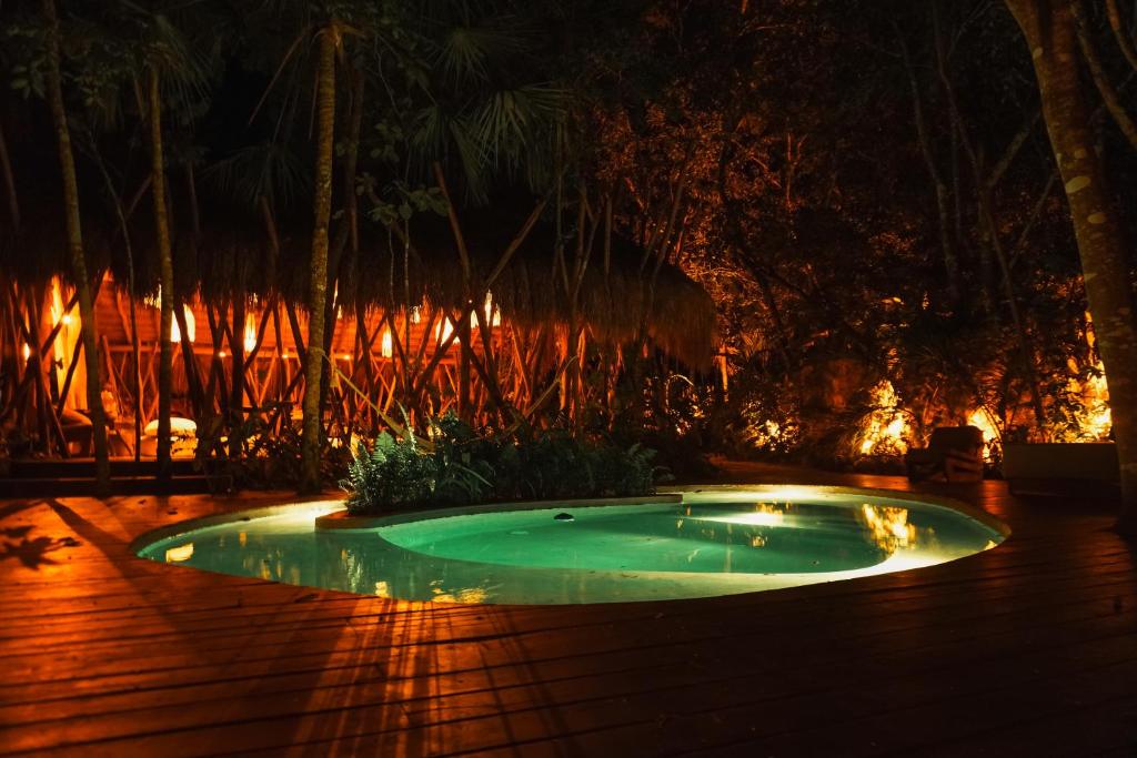 Bazén v ubytování Naya Bacalar Lagoon Front Hotel nebo v jeho okolí