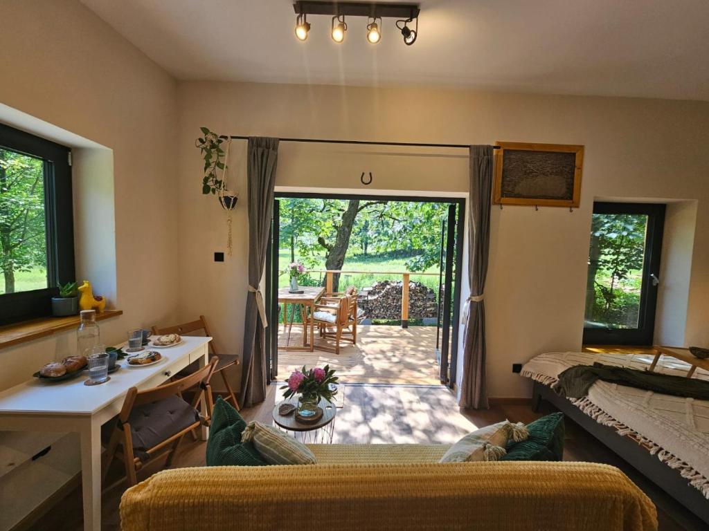 Posezení v ubytování Glamping Zlaté Podlesí #1