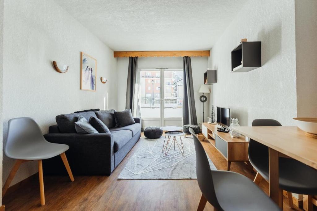 TV/trung tâm giải trí tại Appt MIAGE - 2 pièces cabine, terrasse & piscine