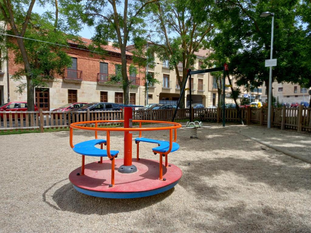 Herní místnost nebo prostor pro děti v ubytování Littore TORMES con Parking, AA y Piscina