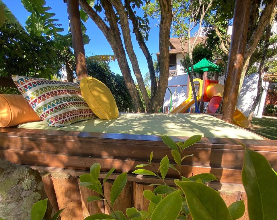 Um jardim em Pousada Arágua