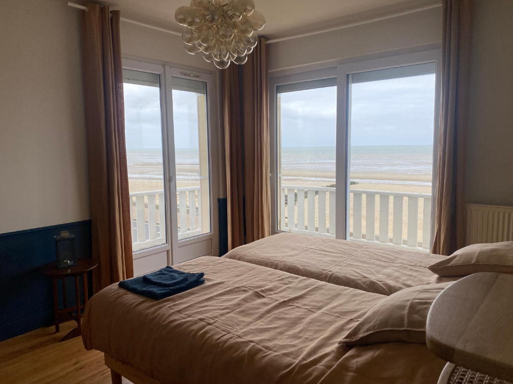 Postel nebo postele na pokoji v ubytování Vue exceptionnelle en front de mer, 8 personnes