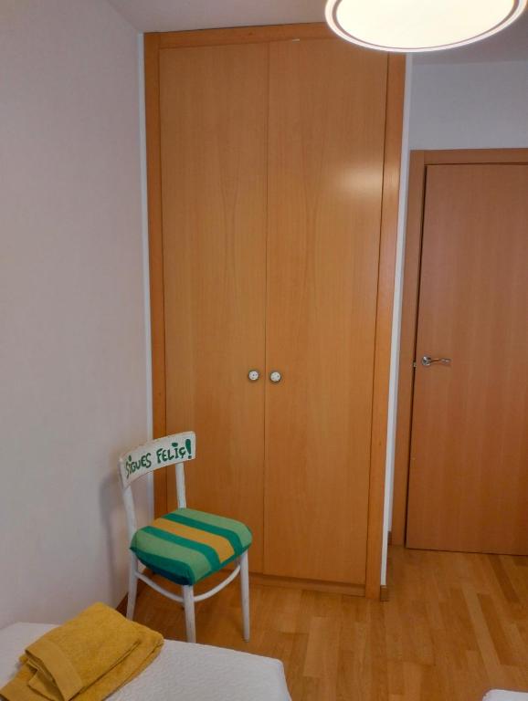 Postel nebo postele na pokoji v ubytování ACOGEDOR ÁTICO DÚPLEX EN TREMP