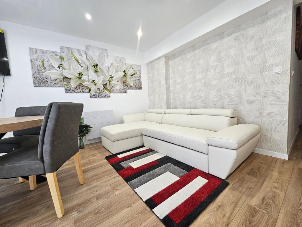 Χώρος καθιστικού στο Au Mboa Appartement 2 Chambres au Coeur de Conflans