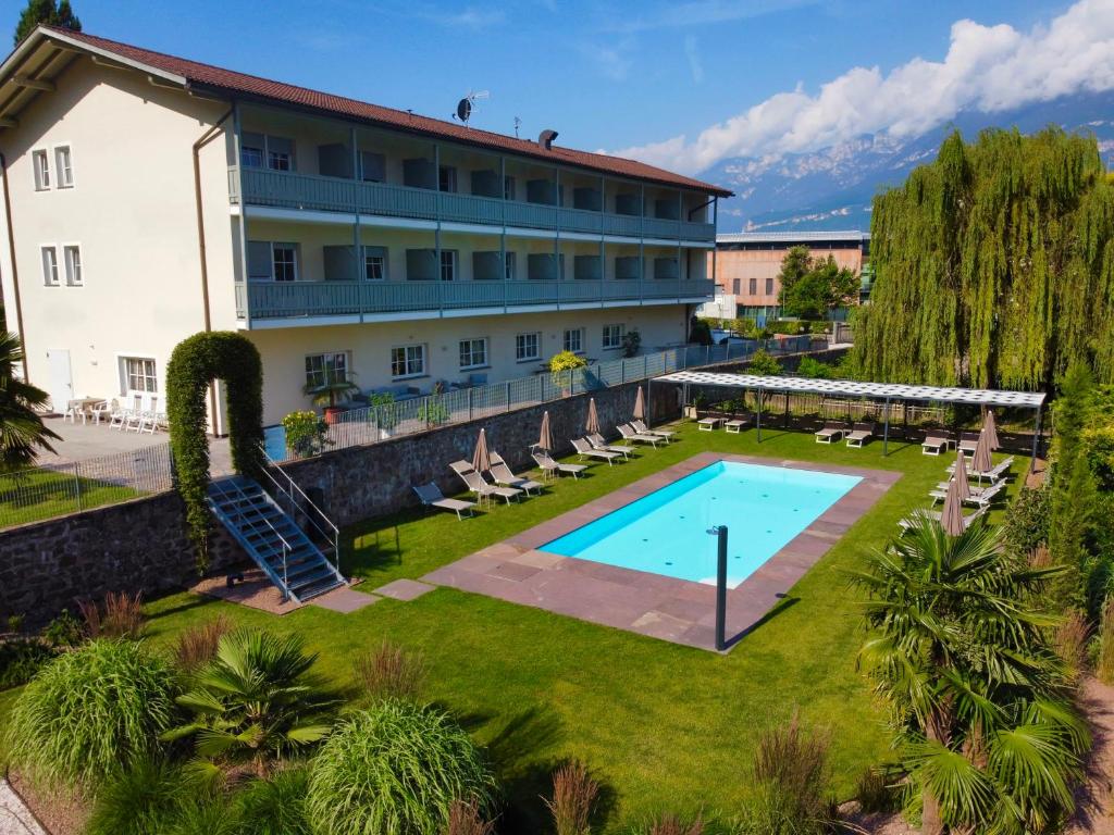Bazén v ubytování Hotel Turmwirt nebo v jeho okolí