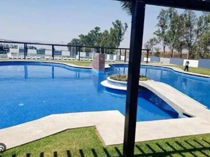 Πισίνα στο ή κοντά στο bonito departamento en yecapixtla con alberca