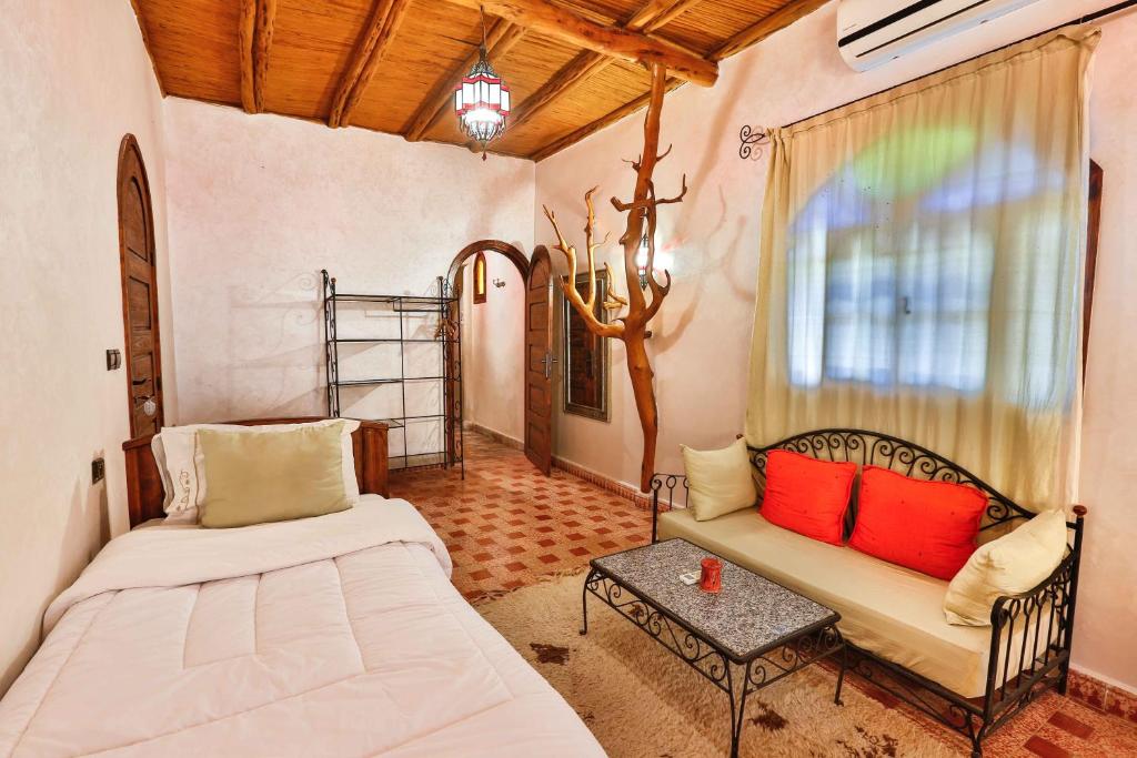Postel nebo postele na pokoji v ubytování DAR ETTO Riad & Spa