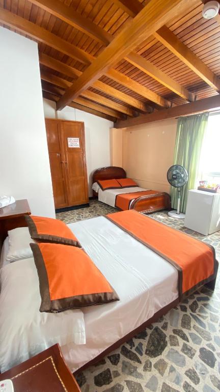Postel nebo postele na pokoji v ubytování Hotel Tequendama