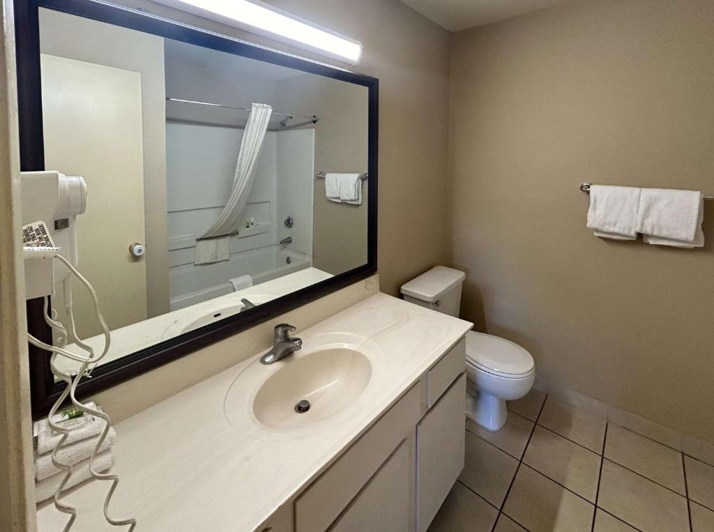 Koupelna v ubytování Motel 6 Tempe, AZ Elliot Road