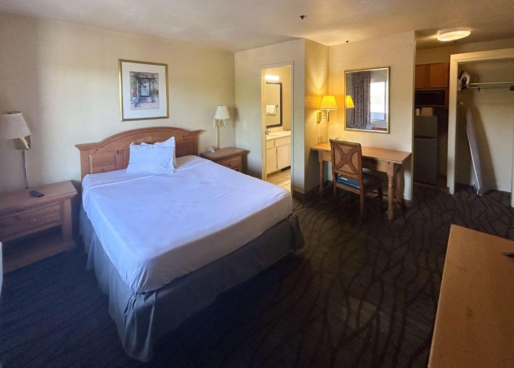 Postel nebo postele na pokoji v ubytování Motel 6 Tempe, AZ Elliot Road