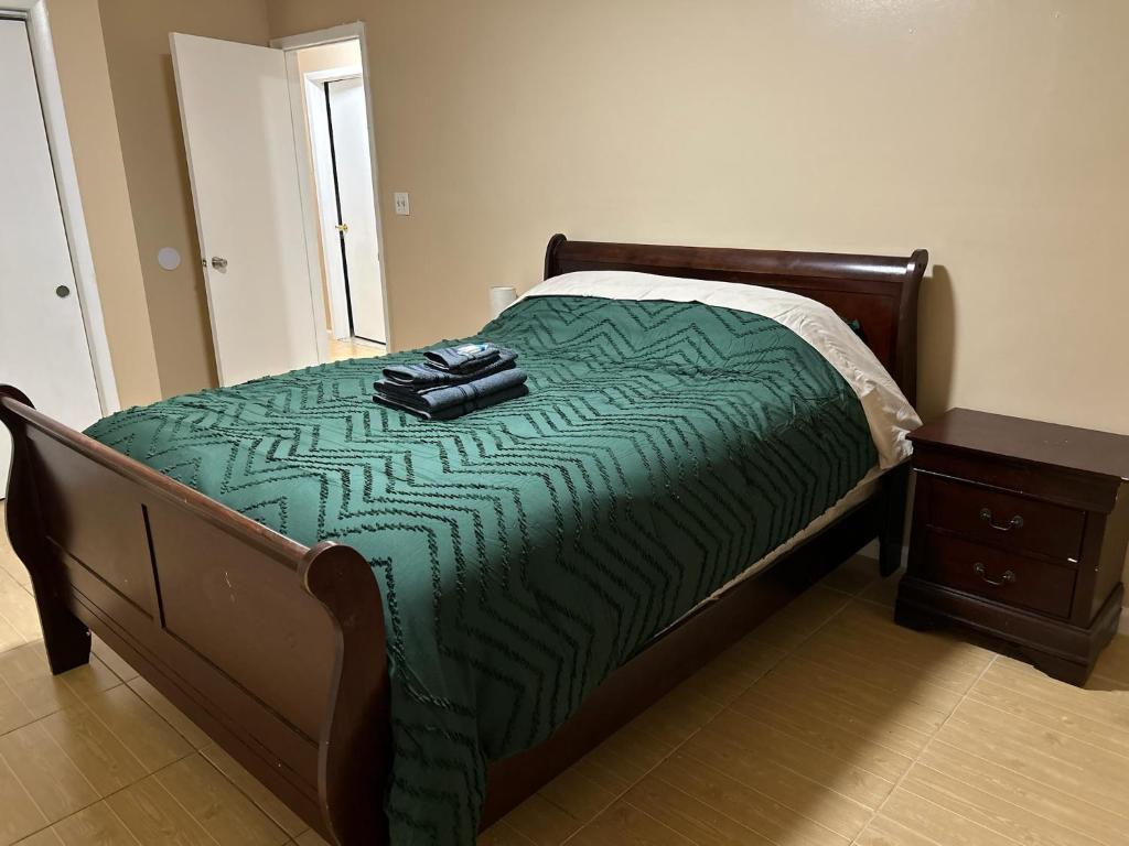 Postel nebo postele na pokoji v ubytování Bergin inn