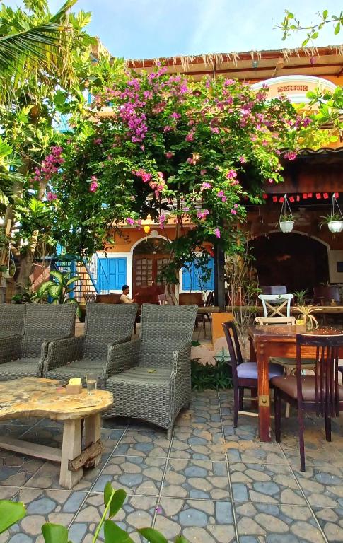 Khu vực ghế ngồi tại Maidi Homestay Mui Ne
