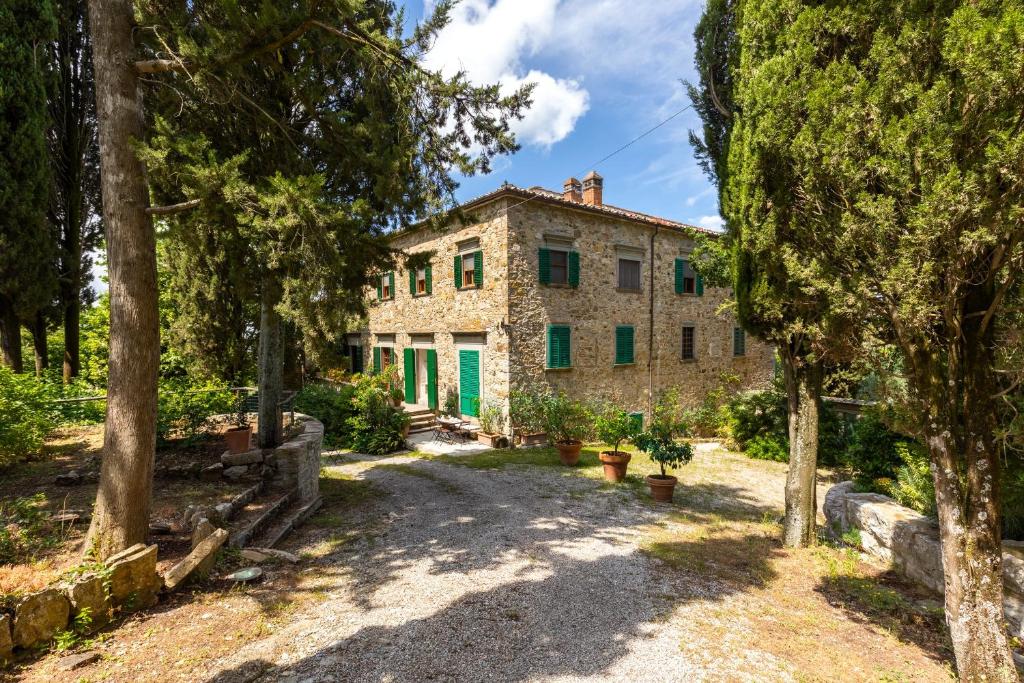 Κήπος έξω από το CYPRESSES VILLA with PRIVATE SWIMMING POOL
