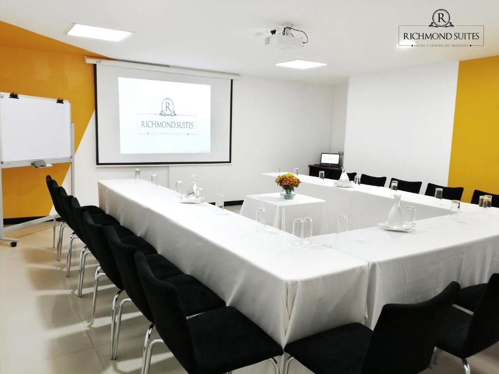 Konferenční prostory v ubytování Richmond Suites Hotel