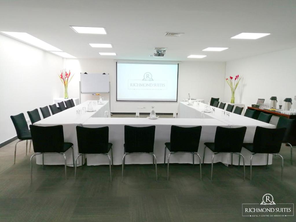 Konferenční prostory v ubytování Richmond Suites Hotel