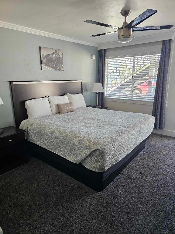 El Rancho Motel - Deluxe King Room