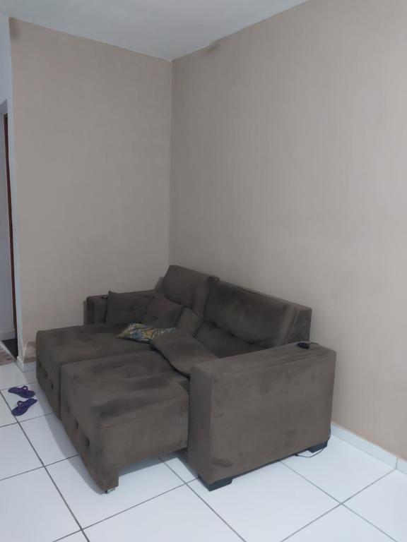 a brown couch sitting in a living room at Casa em campina grande in Campina Grande