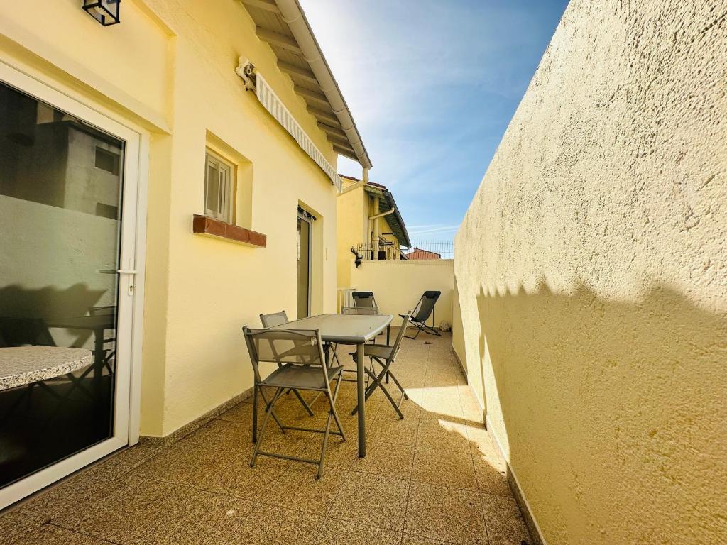 Μπαλκόνι ή βεράντα στο Maison cosy avec grande terrasse, proche quais et plages - Port-Vendres - FR-1-309-203