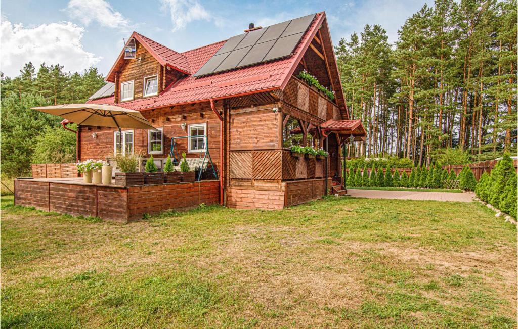 Κήπος έξω από το 3 Bedroom Stunning Home In Czarny Mlyn