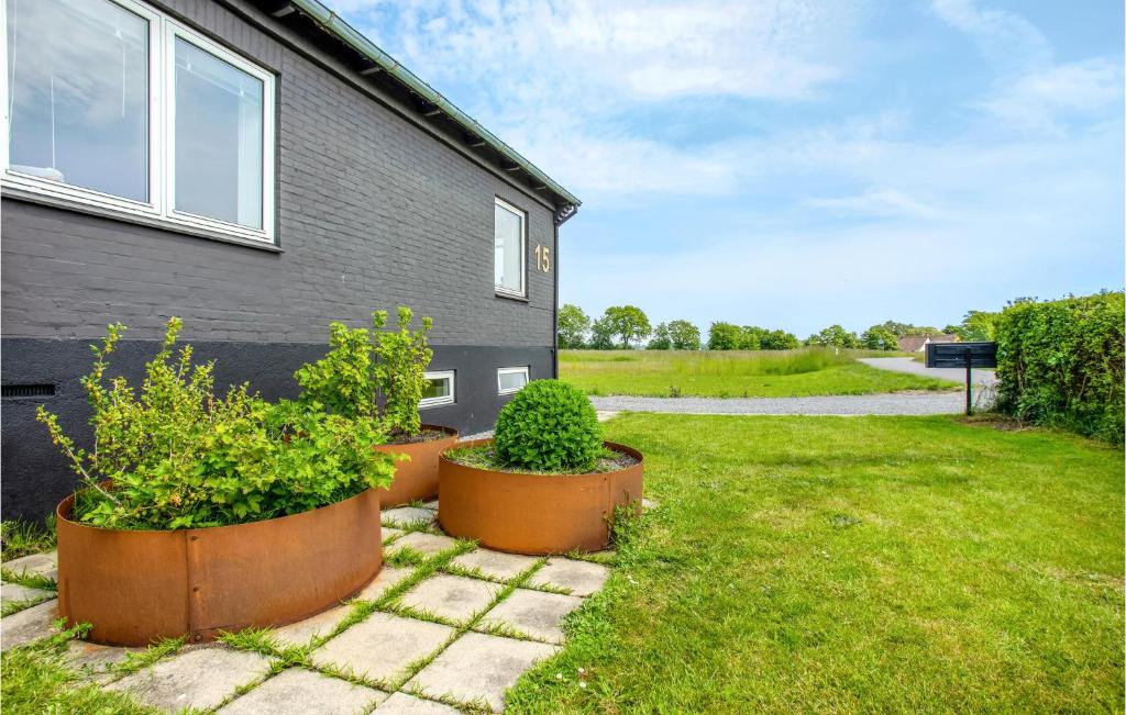 Zahrada ubytování 1 Bedroom Nice Home In Rønne