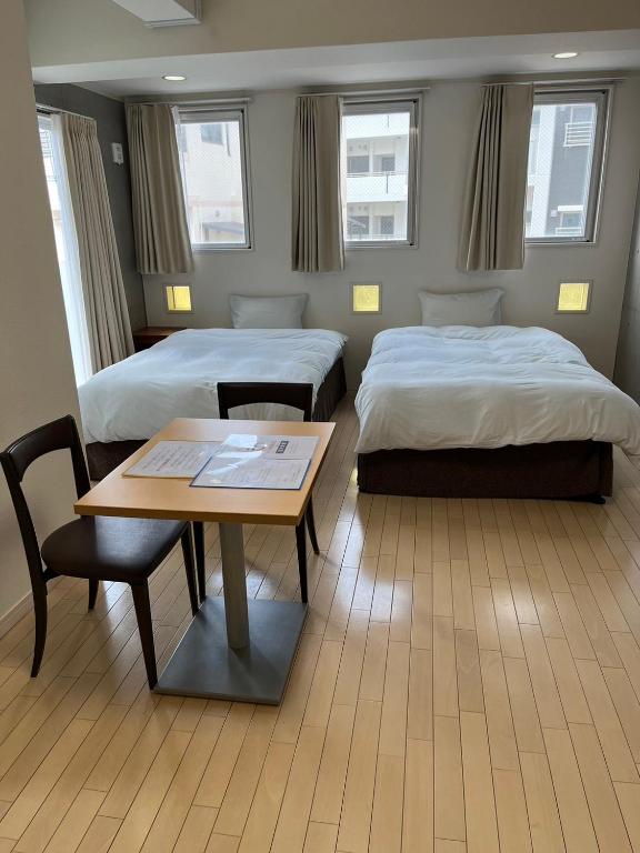 Postel nebo postele na pokoji v ubytování Across Omoromachi Naha