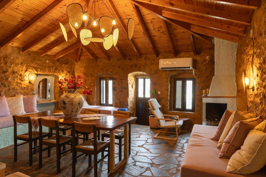 Posezení v ubytování Vasiliki Cozy & Modern House Githio view