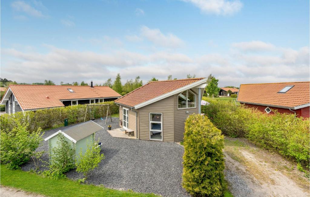 Bøtø ByにあるHoliday Home Marielyst Strandpark Dnmkの庭のある家の空中写真