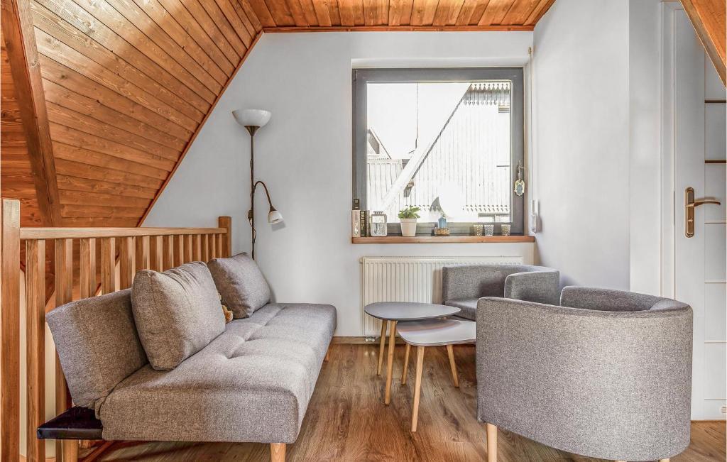Posedenie v ubytovaní Lovely Home In Brenna With Kitchen